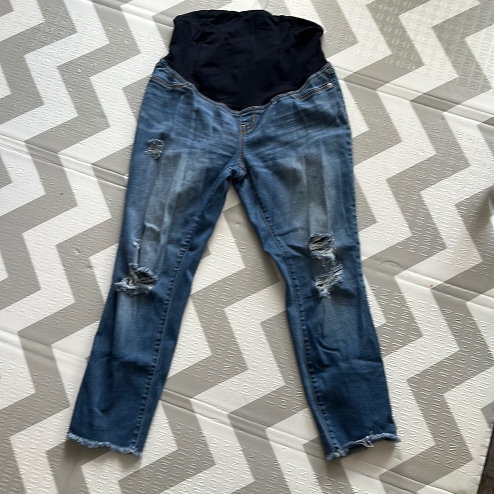 Maternity crop ripped jeans